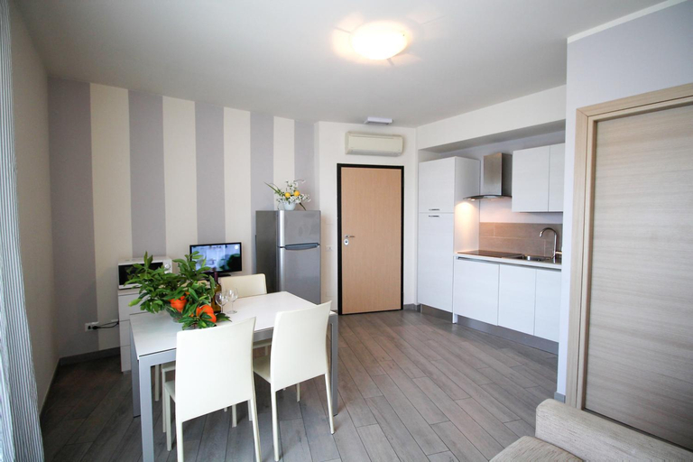 Dining Room 8