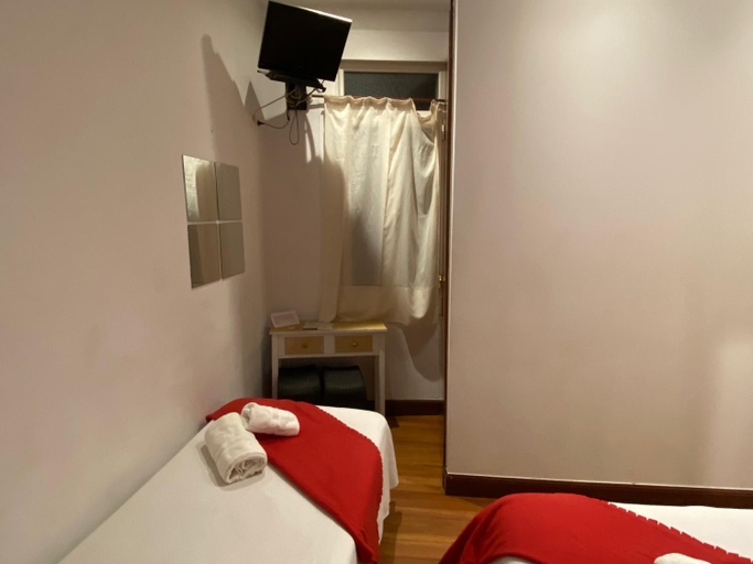 Bedroom 3, Pension Koxka Bi, Guipúzcoa