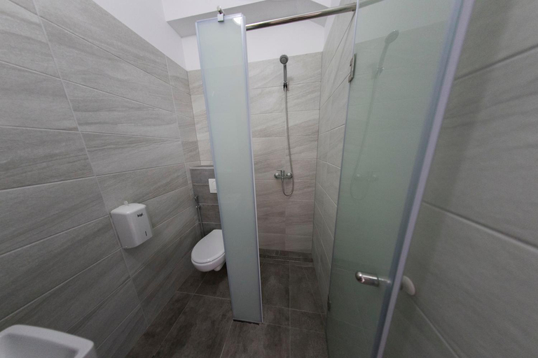 Bathroom 2, Konak kod Hame, Una-Sana