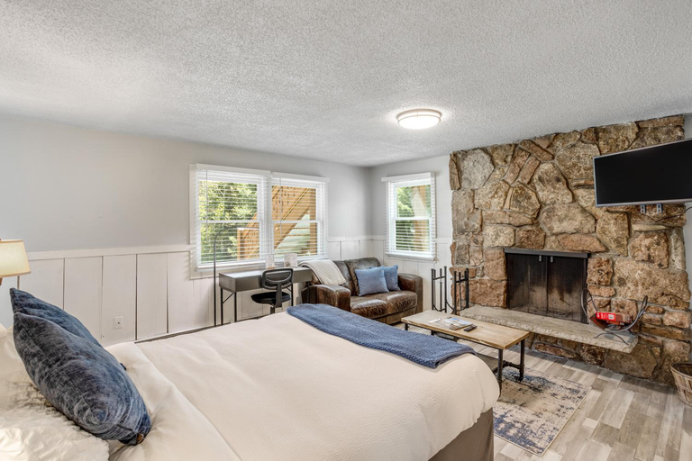 Bedroom 2, Shredders & Hikers Delight, Eagle