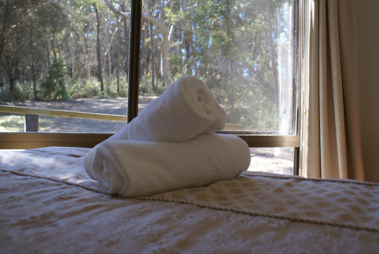 Bedroom, Twin Falls Bush Cottages, Wingecarribee