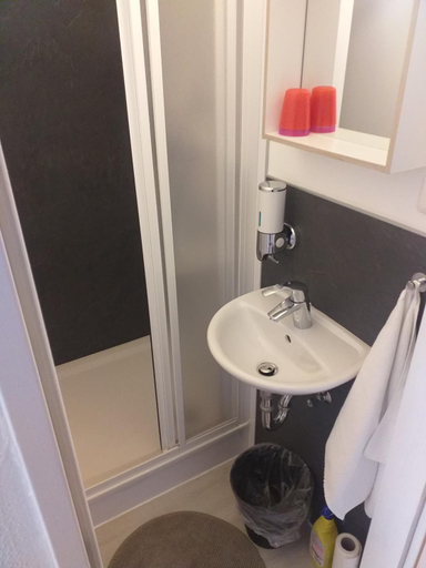Bathroom 2, Relax Aachener Boardinghouse Budget, Städteregion Aachen