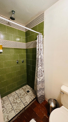 Bathroom 3, CASA DE LAS FLORES, ZONA 1