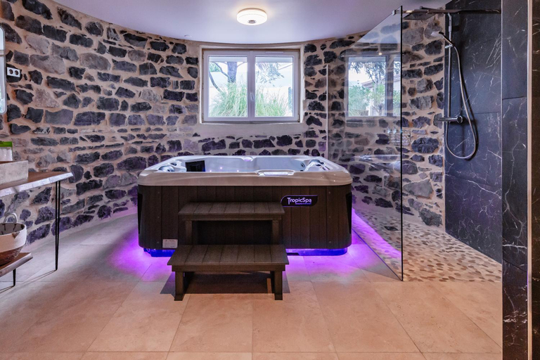Bathroom 4, La demeure des sens avec spa et sauna, Gard