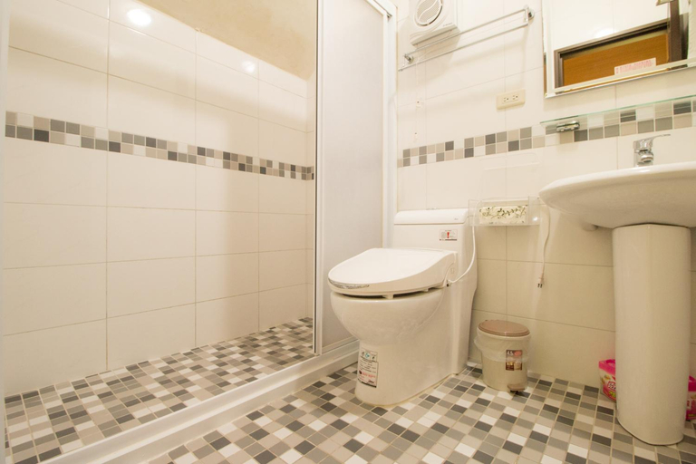 Bathroom 2, Daly Moonlight Homestay, Taitung
