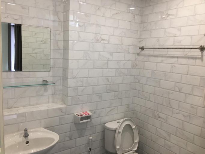 Bathroom 3, Ben at Salaya, Sam Phran