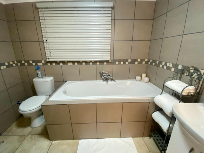 Bathroom 3, Ruby Granatum, Mangaung