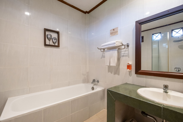 Bathroom 11