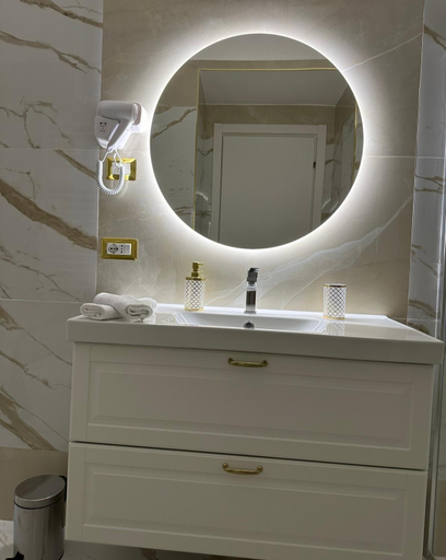 Others 5, Depandance Vania Napoli, Napoli