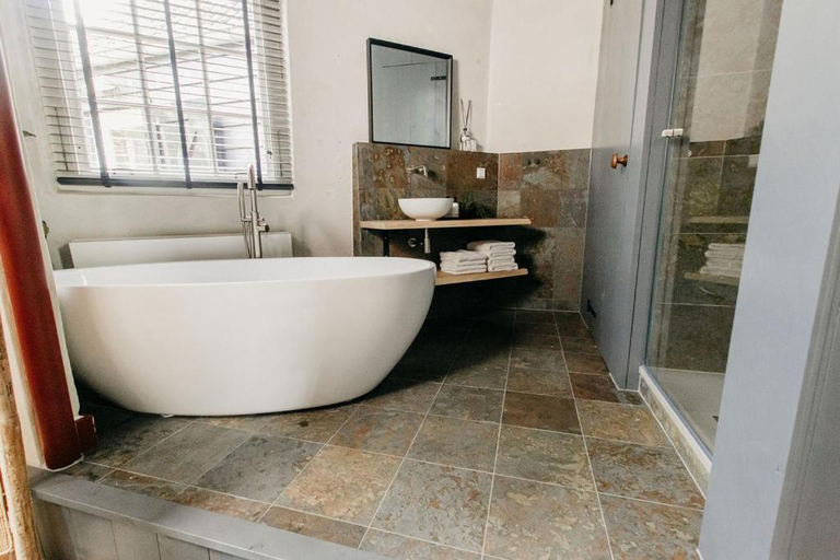 Bathroom 3, Slapen in de Molen, Giessenlanden