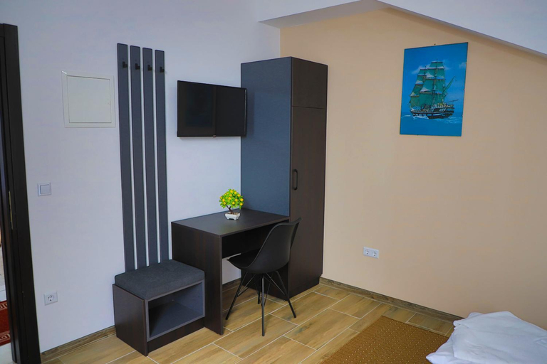 Others 3, Konak kod Hame, Una-Sana