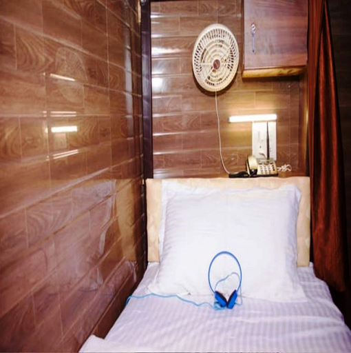 Bedroom 4, Negasi Dormitory, Mumbai Suburban