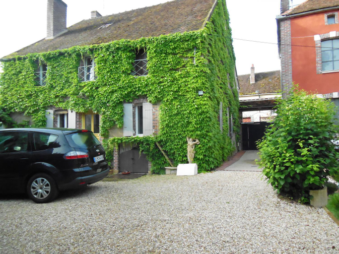 Others 2, Les Bains Bed & Breakfast, Yonne