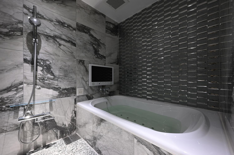Bathroom 9