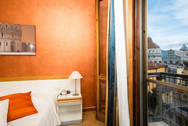 Others 5, Hotel Roma, Pisa