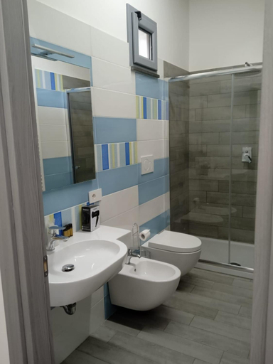 Bathroom 2, B&B LE MAGNOLIE, Napoli