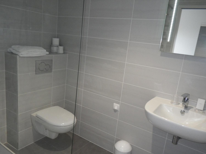 Bathroom 3, Hotel Francois 1er, Haute-Marne