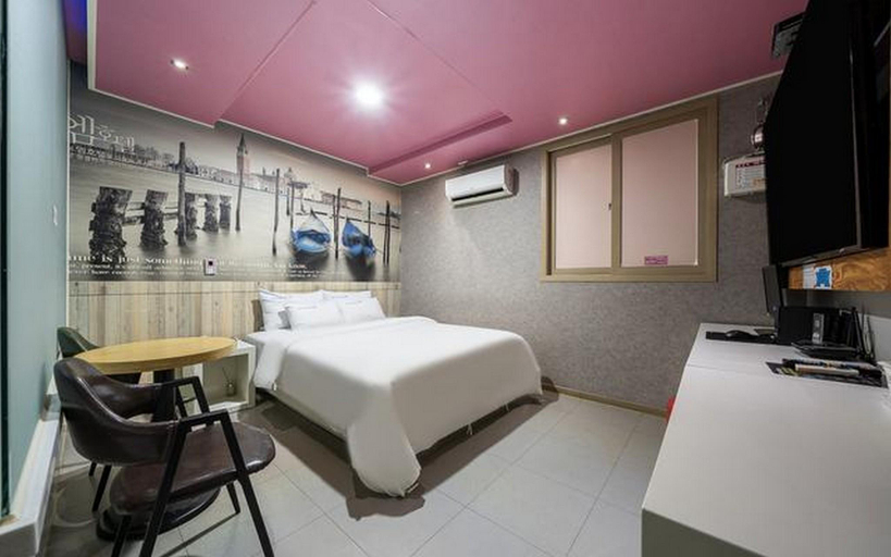 Bedroom 3, Jinju M Hotel, Jinju