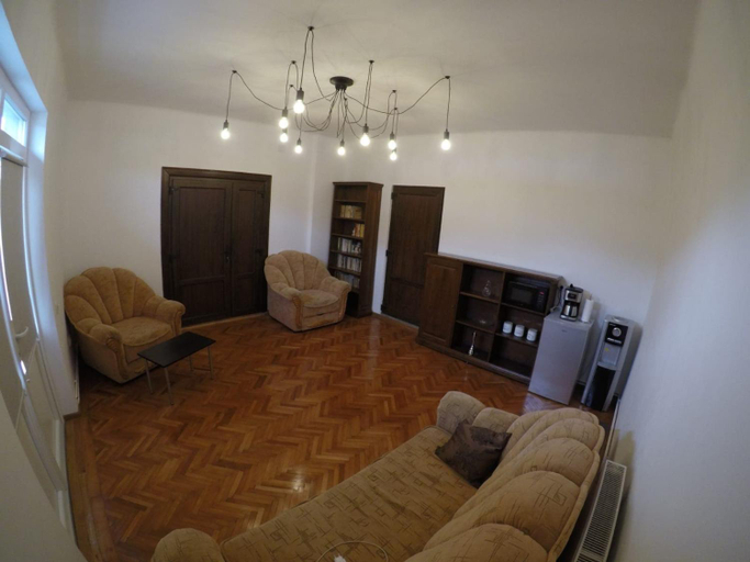 Others 5, Casa Evanti, Selimbar