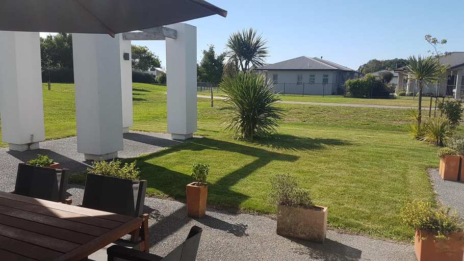 Others 5, Accommodation in Frimley, Hastings city