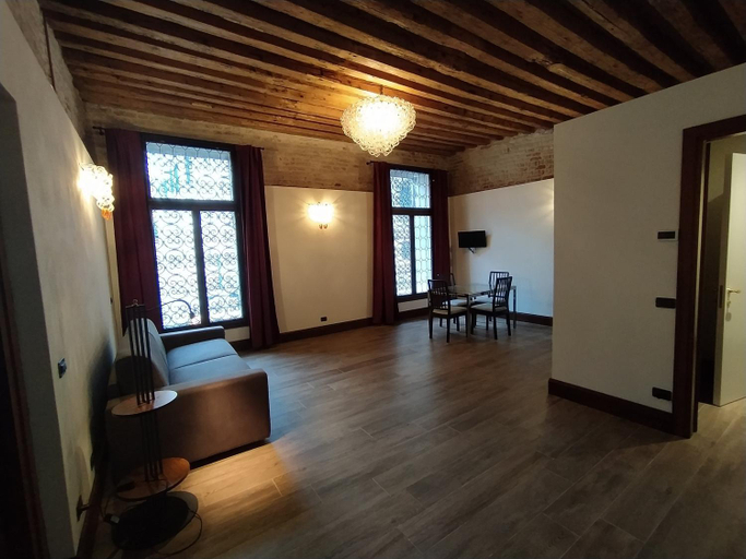 Others 5, Gradenigo Apartments 767, Venezia