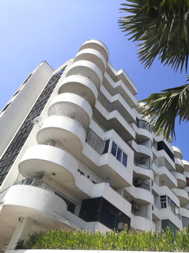 7 pool condo opposite the train station near old city and Nimman, Muang Chiang Mai