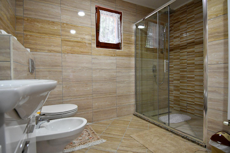 Bathroom 3, Keep calm, Sarajevo