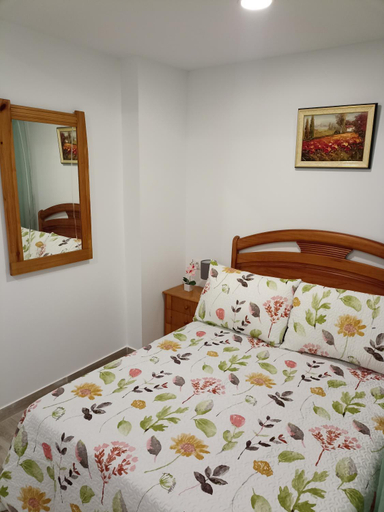 Bedroom 1, Orange Apartments, Alicante