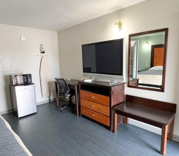 Others 4, Regency Inn Bald Knob, White