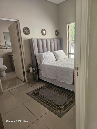 Others 4, Omosa Guest House, Bojanala