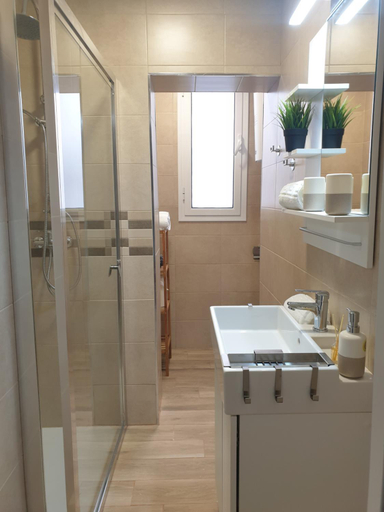 Bathroom 2, Doña Lola House. Triana, Sevilla