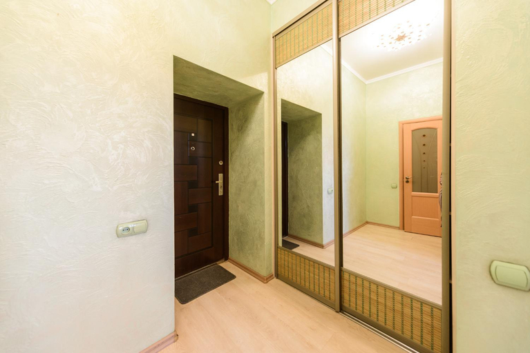 2, Centre 911 flat, Holosiïvs'kyi