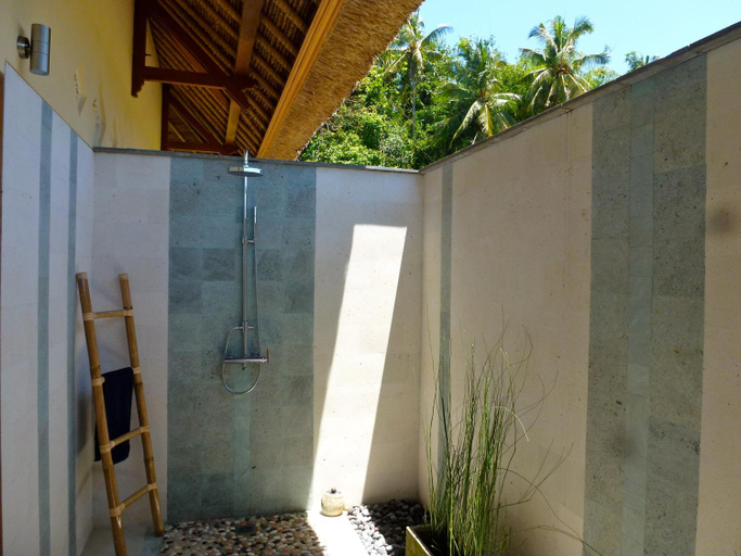 Bathroom 3, Two Smiling Buddhas, Karangasem