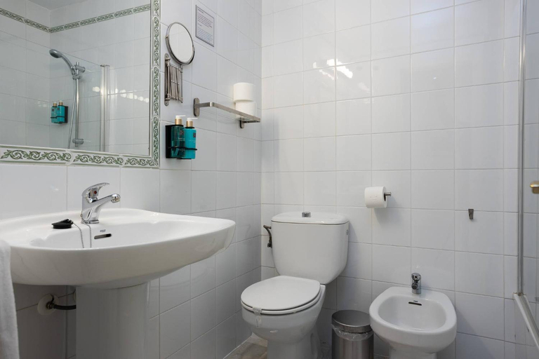 Bathroom 3, Apartamentos Los Cantaros, Cádiz