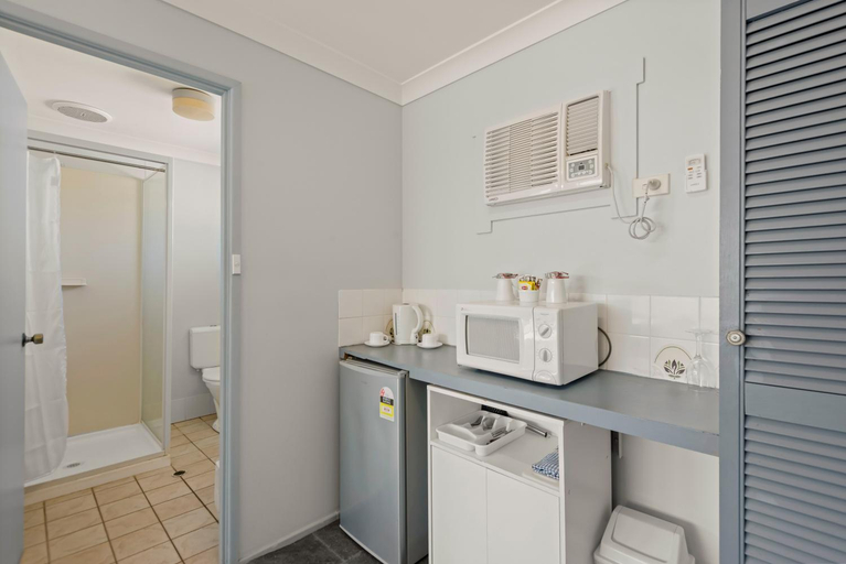 Others 4, Pacific Motor Inn, Richmond Valley Bal