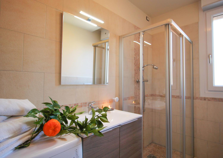 Bathroom 10