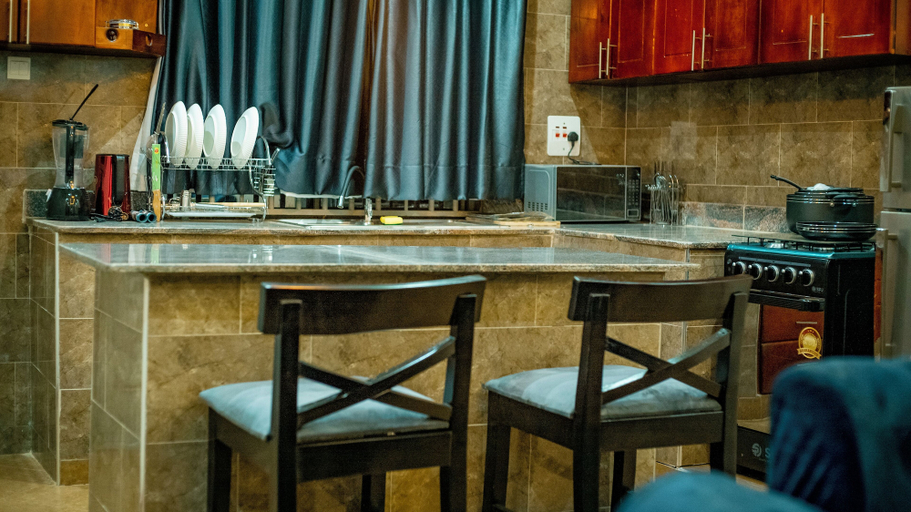 Food & Drinks 5, Joshean fully furnished Apartments, Busiiro