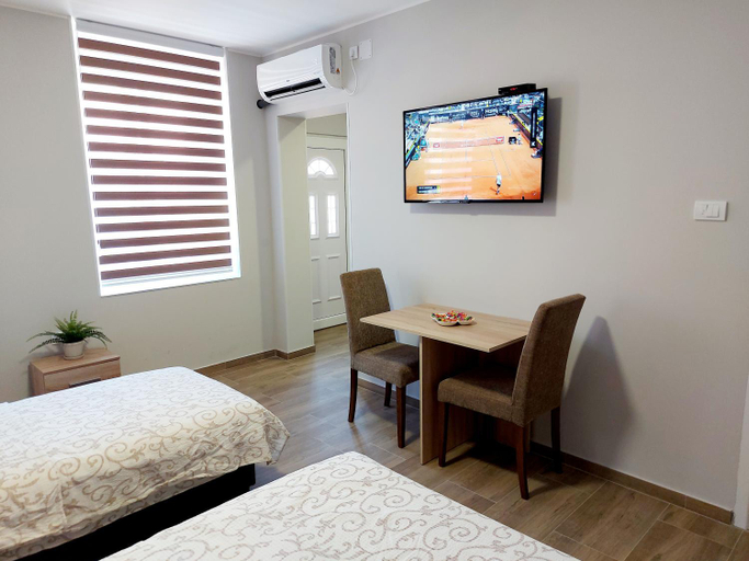 Others 4, Centar lux 2, Zrenjanin