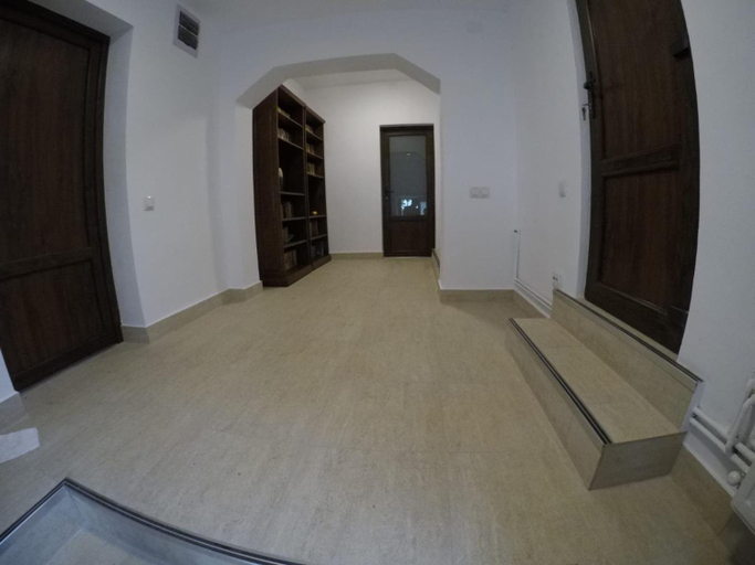Others 2, Casa Evanti, Selimbar