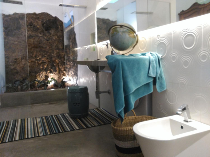 Bathroom, Vilna House with private pool, jacuzzi and garden -Optional pool and jacuzzi heating, Las Palmas