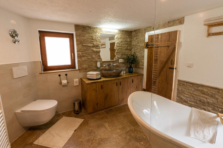 Bathroom 3, Wohnen auf der Ritterburg, Neckar-Odenwald-Kreis