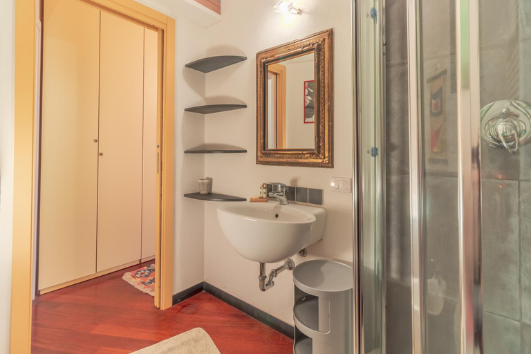 Others 5, CASA GIADA A due passi dal porto di Camogli, Genova