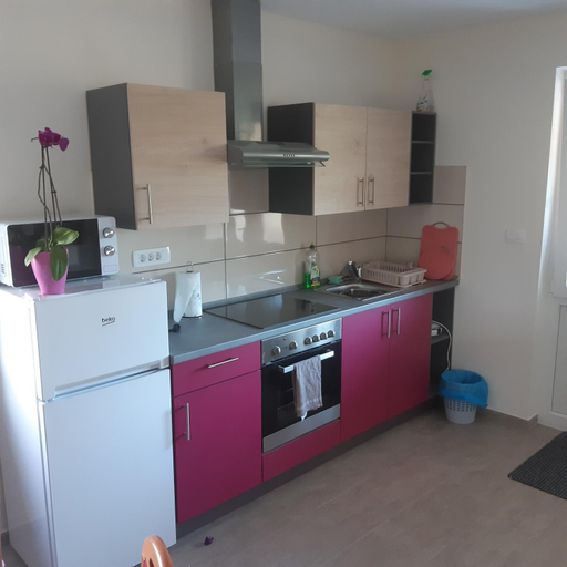 Others 2, APARTMA in SOBE PILIH, Vipava