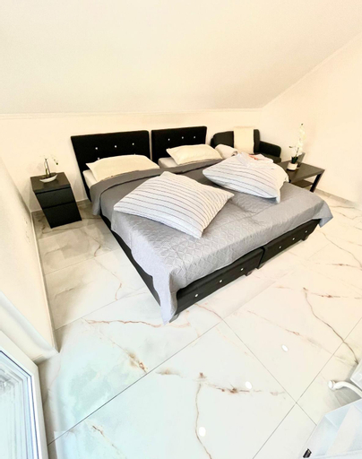 Bedroom 12