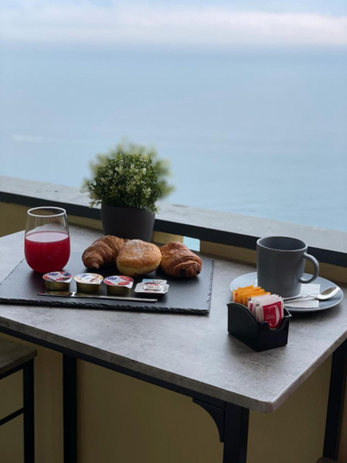 Food & Drinks 4, Camy’s Sunset Bay-Attico vista mare, Savona