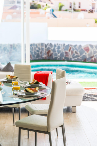 Food & Drinks 5, LUXURY WHITE VILLA with sea view, heated pool, Santa Cruz de Tenerife