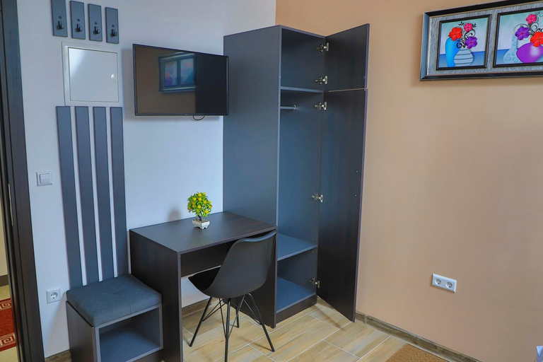 Others 4, Konak kod Hame, Una-Sana