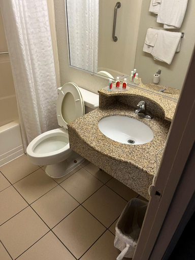 Bathroom 2, Red Carpet Inn, Prince William