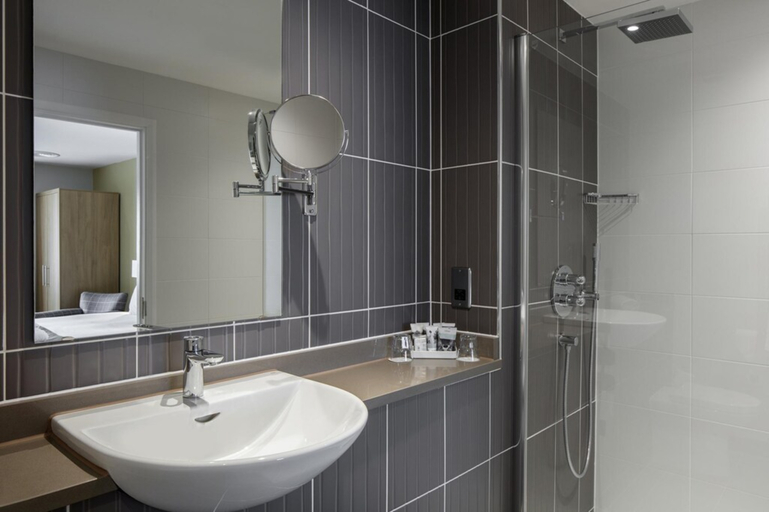 Bathroom, Mercure Hatfield Oak Hotel, Hertfordshire
