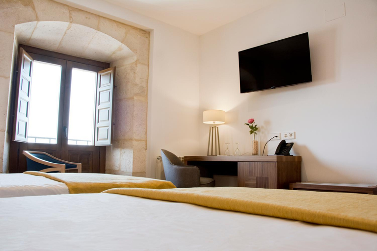 Bedroom 2, HOTEL Hospederia Monasterio de La Vid, Burgos